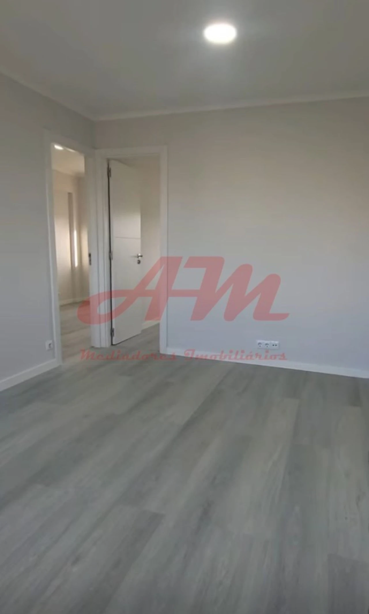 Apartamento T2 para Venda em Pontinha e Famões Foto 2