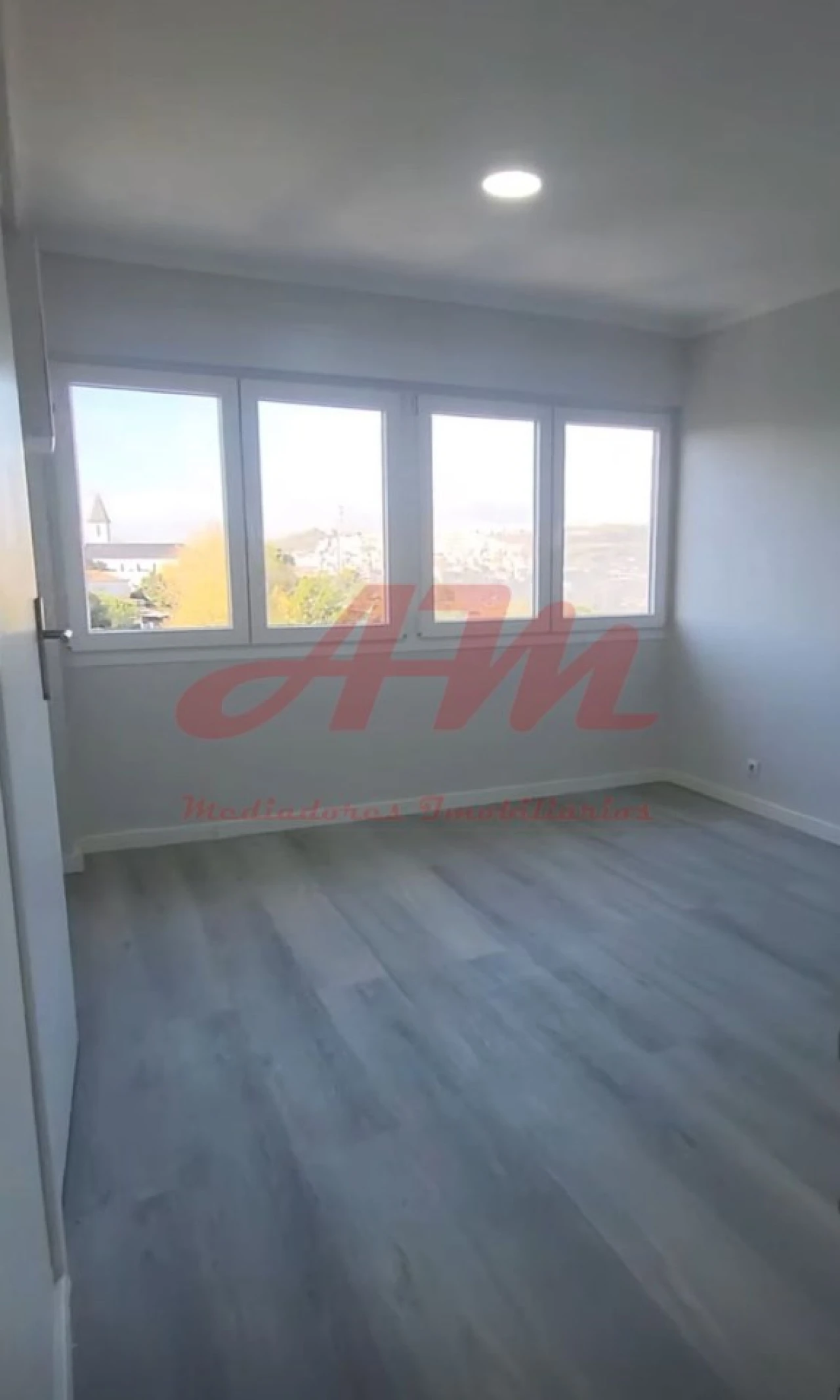 Apartamento T2 para Venda em Pontinha e Famões Foto 3