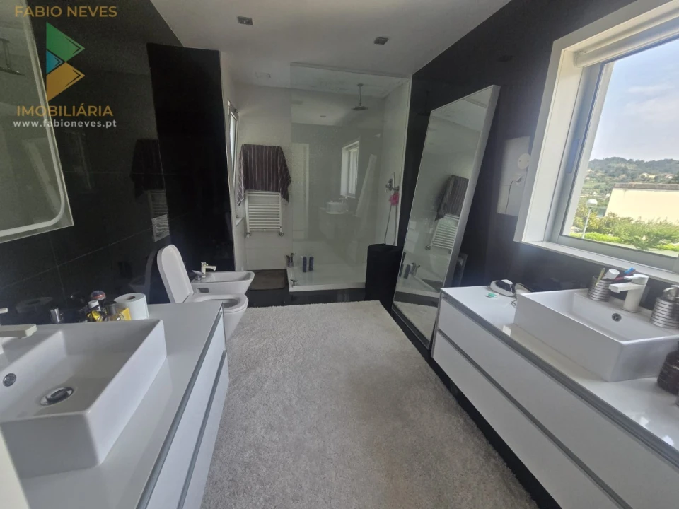 Moradia T3 para Venda em Guilhadeses e Santar Foto 12