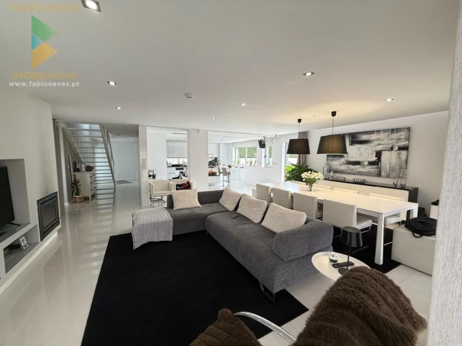 Moradia T3 para Venda em Guilhadeses e Santar Foto 3