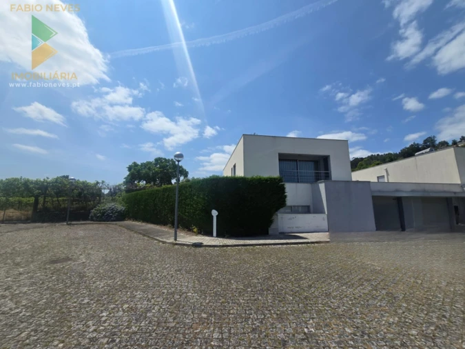 Moradia T3 para Venda em Guilhadeses e Santar Foto 15