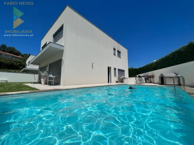 Moradia T3 para Venda em Guilhadeses e Santar