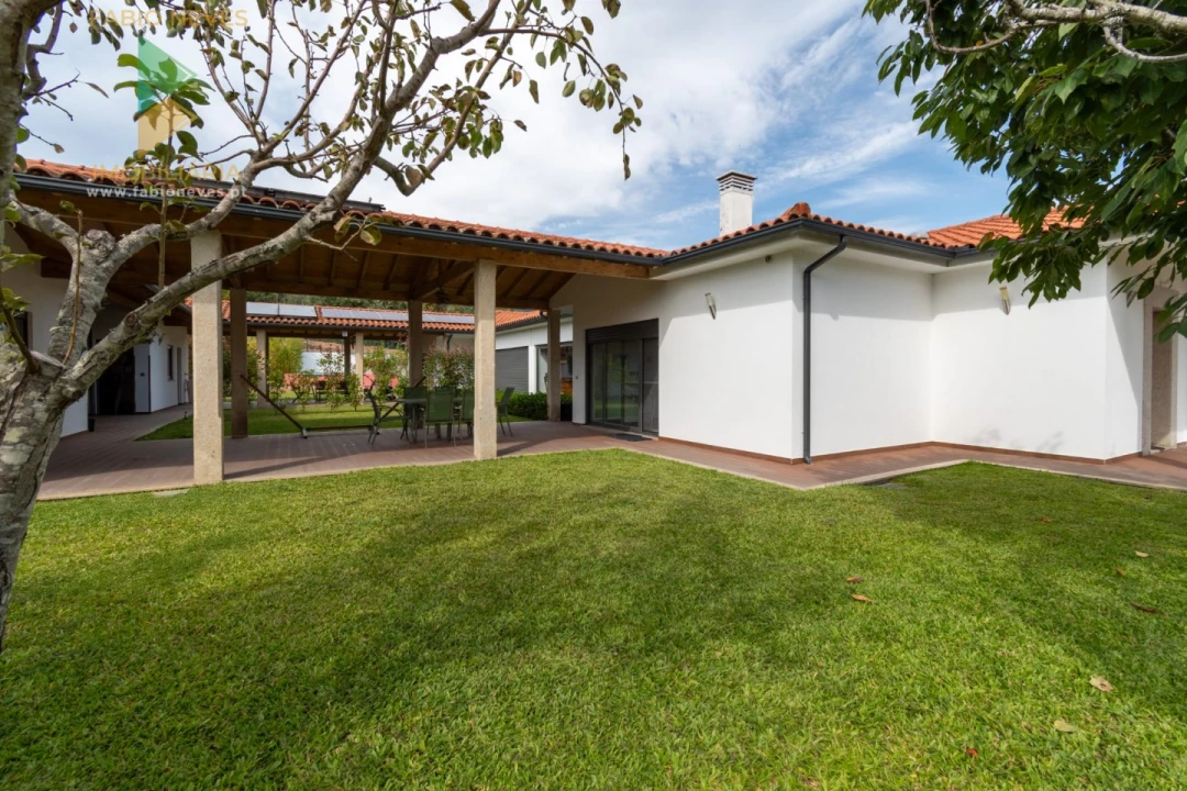 Moradia T6 para Venda em Vale Foto 35