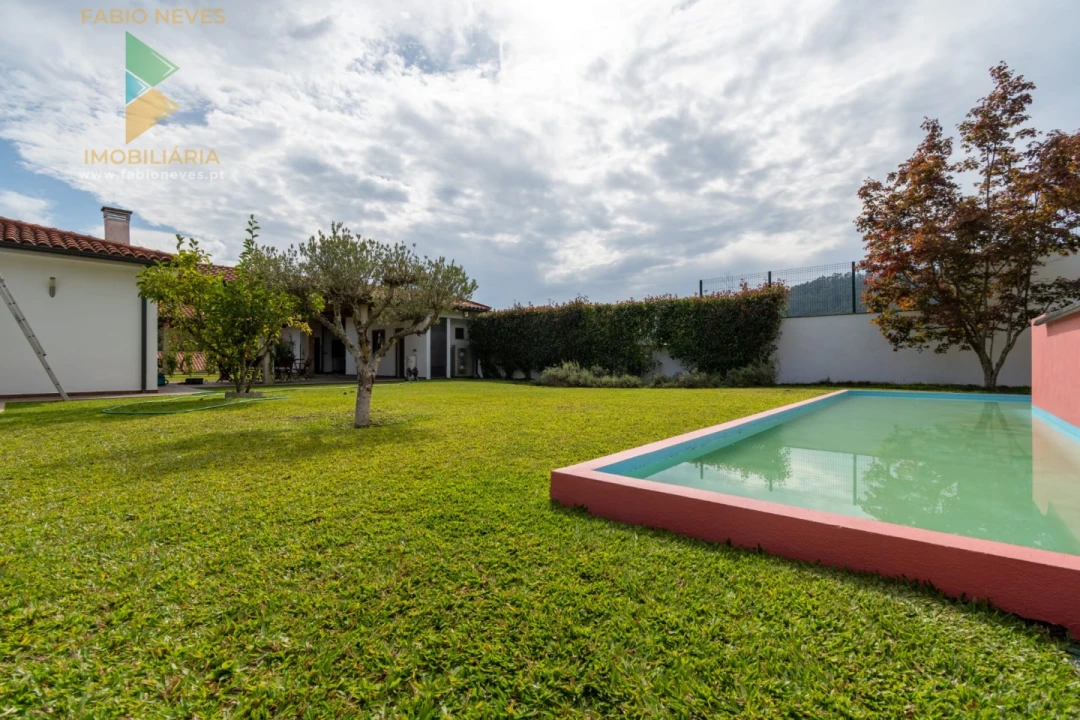 Moradia T6 para Venda em Vale Foto 47