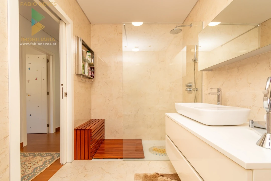 Moradia T6 para Venda em Vale Foto 55