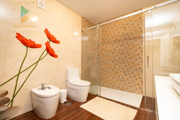 Moradia T6 para Venda em Vale Foto 40