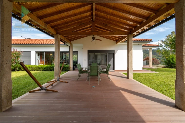 Moradia T6 para Venda em Vale Foto 47