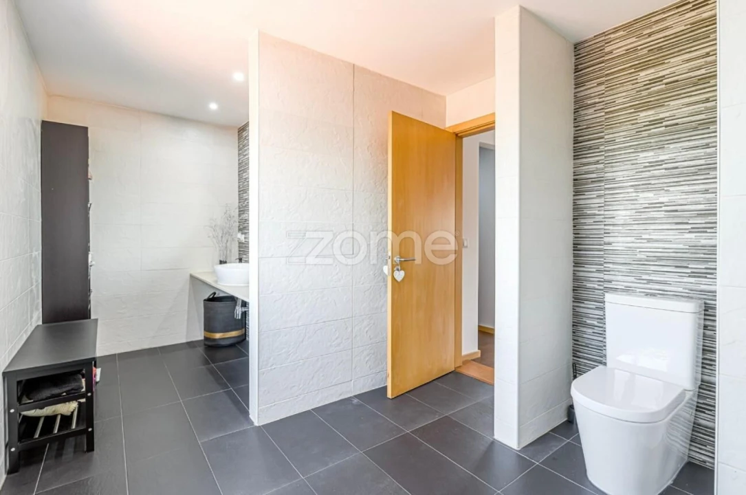 Moradia T4 para Venda em Rio Tinto Foto 28