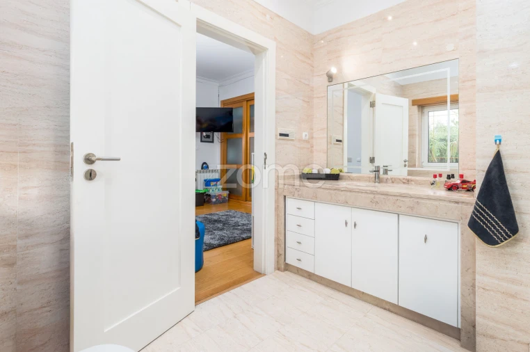 Moradia T6 para Venda em Corroios Foto 21