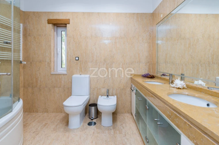 Moradia T6 para Venda em Corroios Foto 30