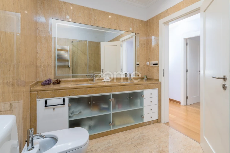 Moradia T6 para Venda em Corroios Foto 31