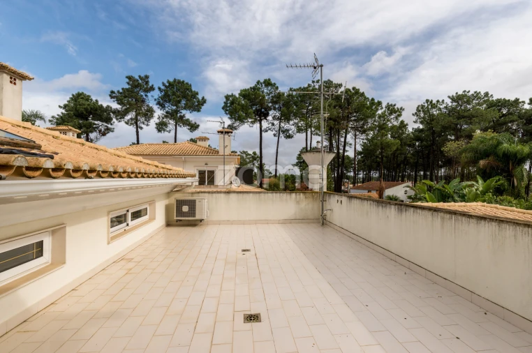 Moradia T6 para Venda em Corroios Foto 38