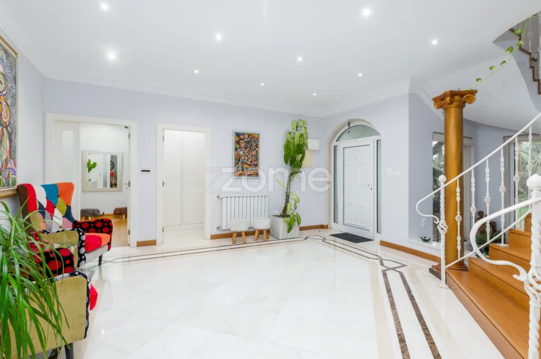 Moradia T6 para Venda em Corroios Foto 2