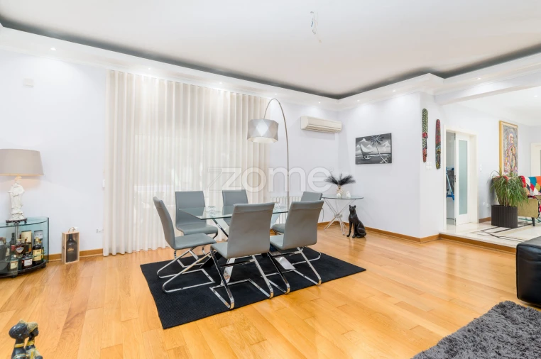 Moradia T6 para Venda em Corroios Foto 5