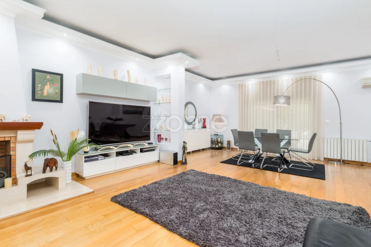 Moradia T6 para Venda em Corroios Foto 6