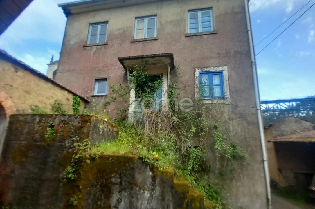 Moradia T6 para Venda em Trezoi Foto 5