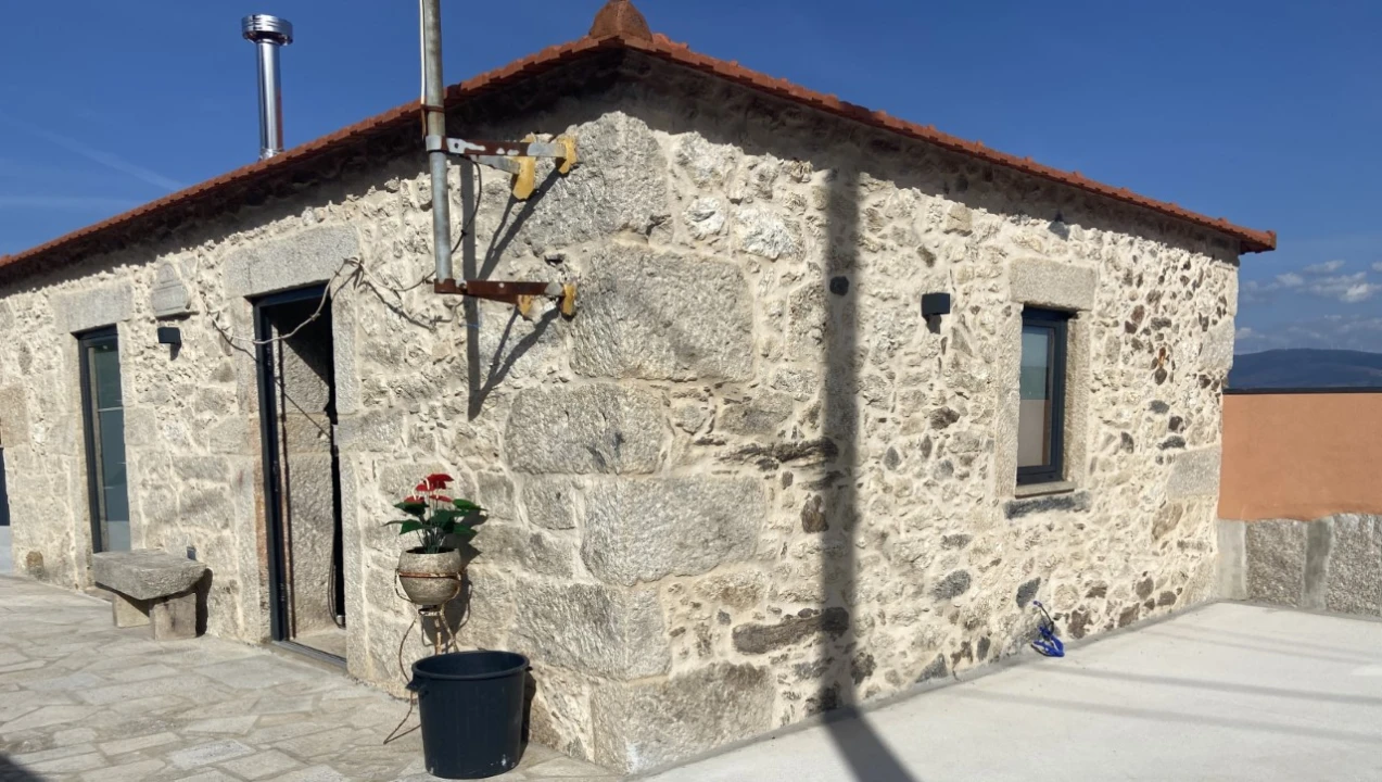 Moradia T3 para Venda em Candemil e Gondar Foto 2