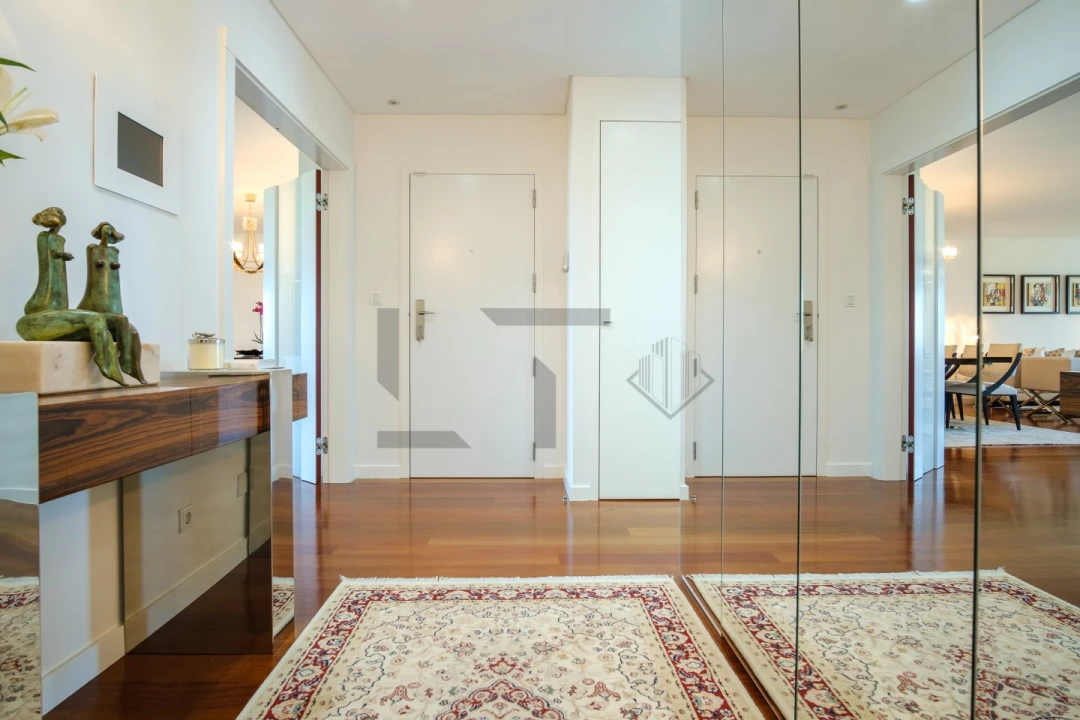 Apartamento T5 para Venda em Alvalade Foto 12