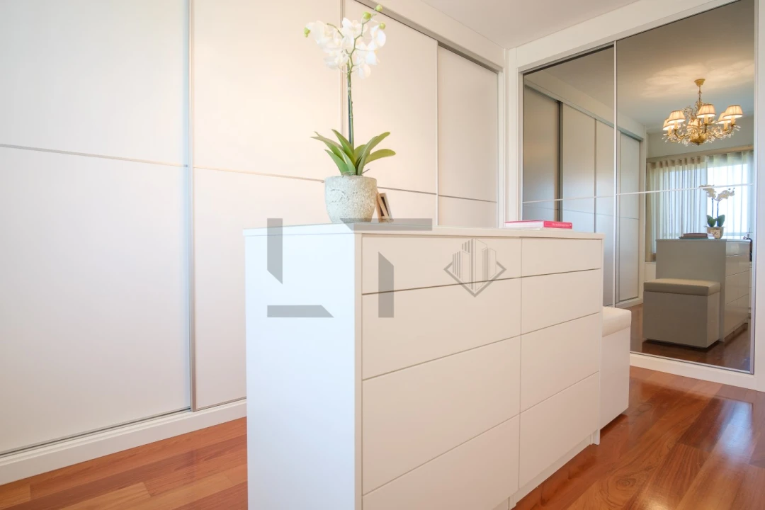 Apartamento T5 para Venda em Alvalade Foto 13