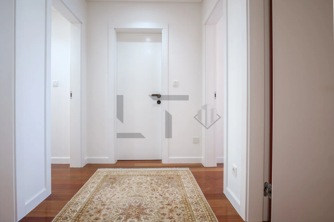 Apartamento T5 para Venda em Alvalade Foto 14