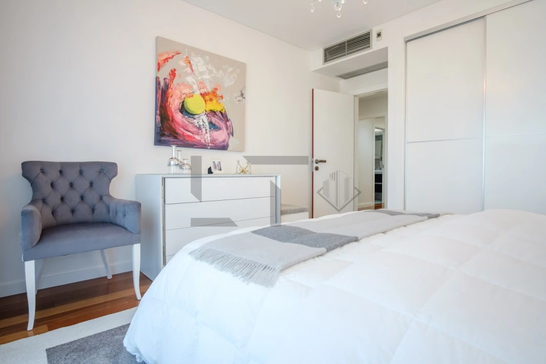 Apartamento T5 para Venda em Alvalade Foto 18