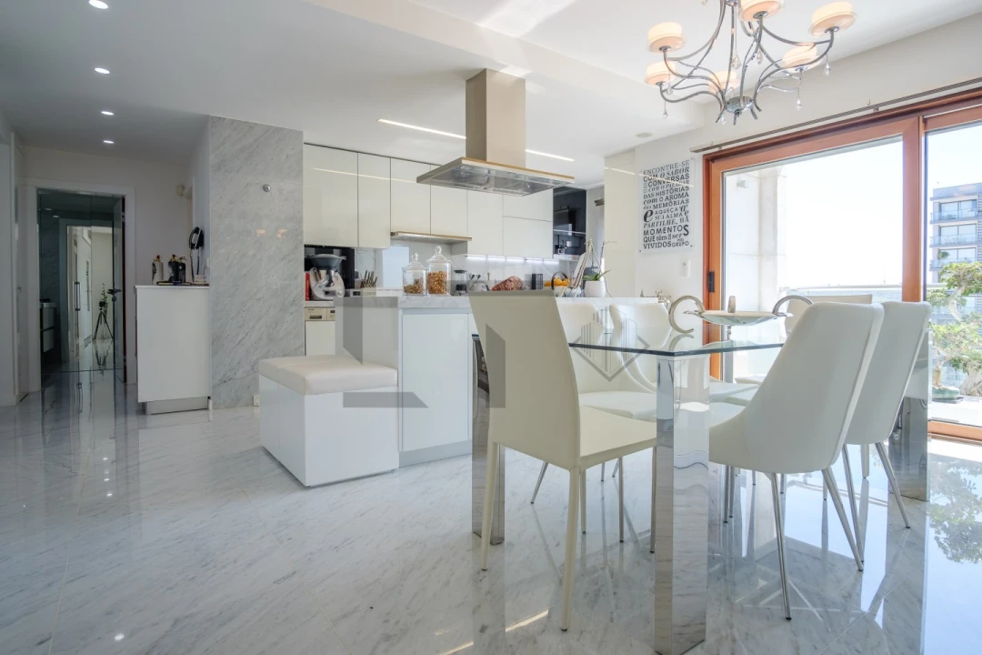 Apartamento T5 para Venda em Alvalade Foto 42