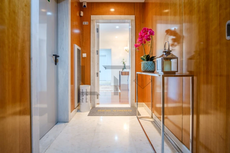 Apartamento T5 para Venda em Alvalade Foto 7