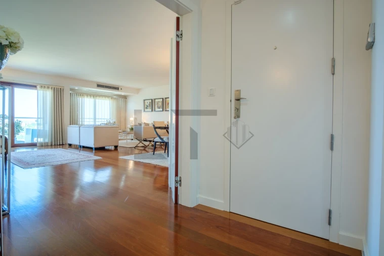 Apartamento T5 para Venda em Alvalade Foto 9