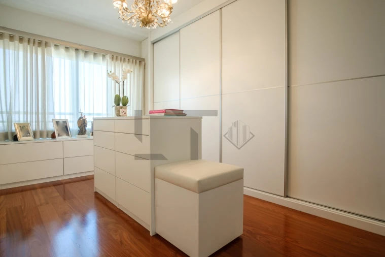 Apartamento T5 para Venda em Alvalade Foto 11