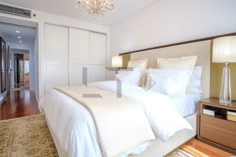 Apartamento T5 para Venda em Alvalade Foto 40