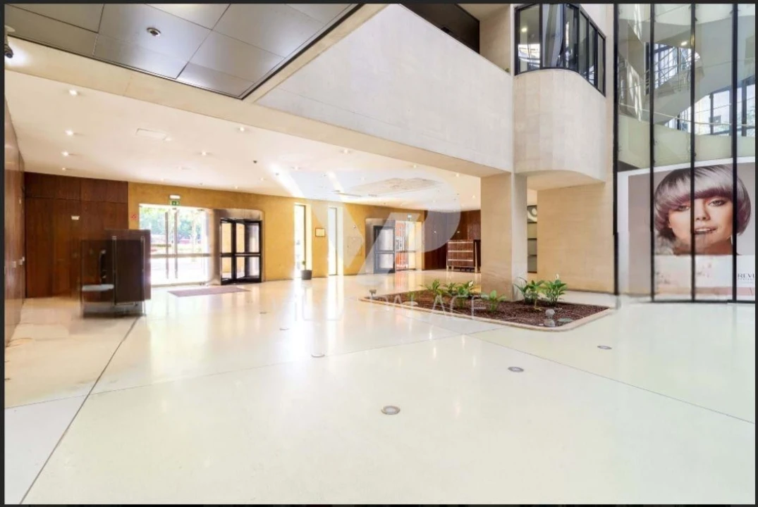 Escritório para Arrendamento em Santo António Foto 2