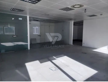 Escritório para Arrendamento em Santo António