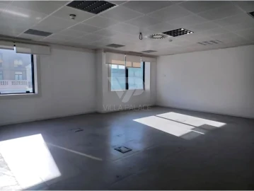 Escritório para Arrendamento em Santo António