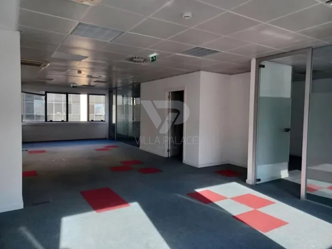 Escritório para Arrendamento em Santo António Foto 12