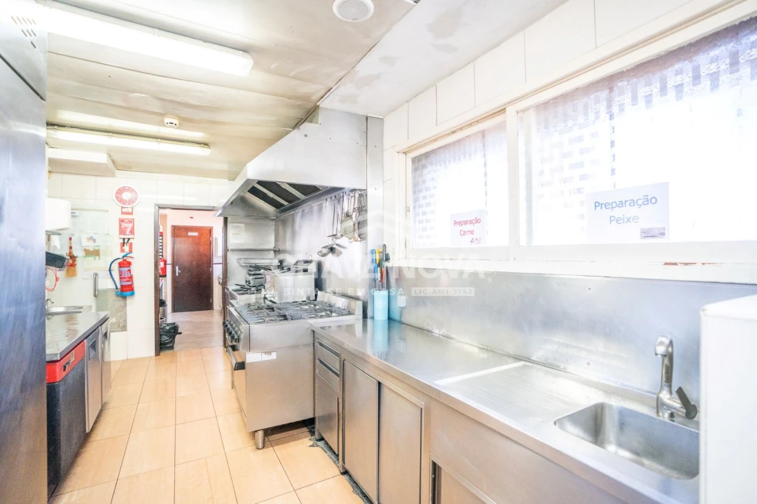 Loja para Trespasse em Custóias, Leça do Balio e Guifões Foto 10