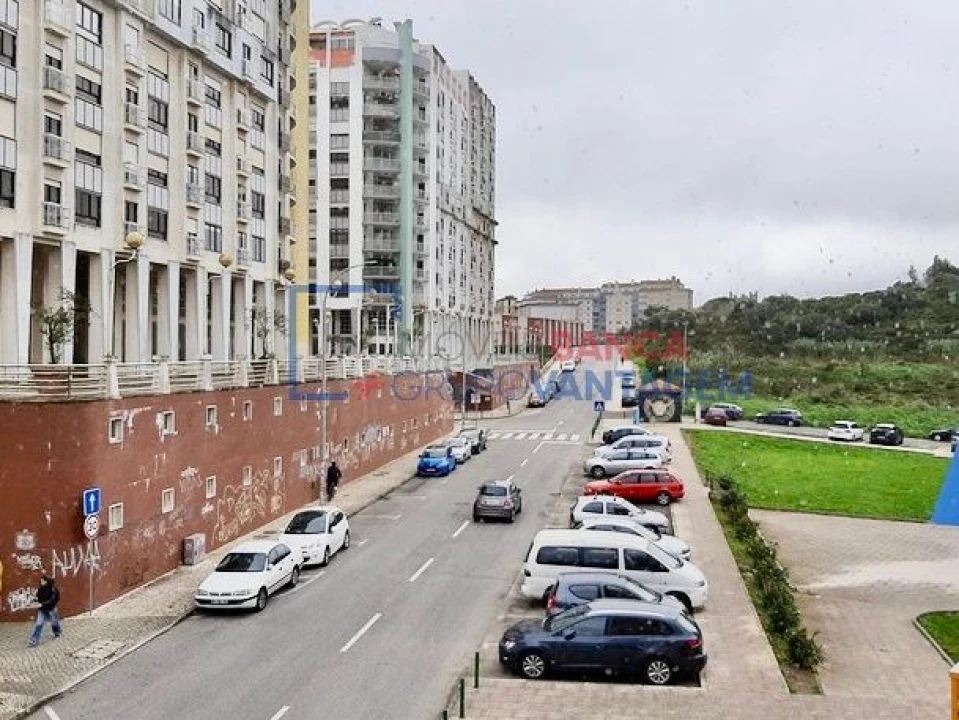 Apartamento T2 para Venda em Algueirão-Mem Martins Foto 17