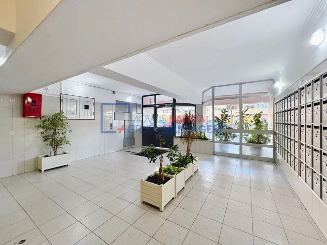 Apartamento T2 para Venda em Algueirão-Mem Martins Foto 4