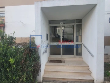 Apartamento T2 para Venda em Massamá e Monte Abraão