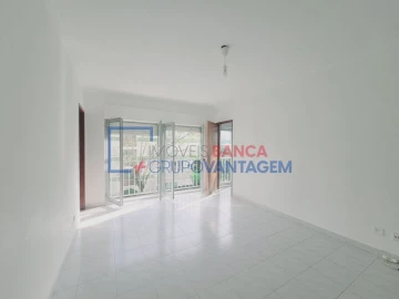 Apartamento T2 para Venda em Massamá e Monte Abraão