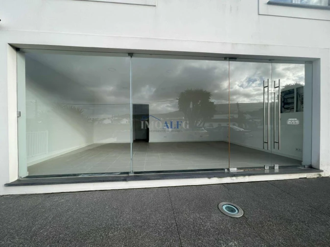 Loja para Arrendamento em Praia da Vitoria (Santa Cruz) Foto 12