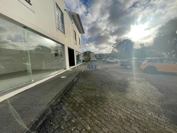 Loja para Arrendamento em Praia da Vitoria (Santa Cruz) Foto 18