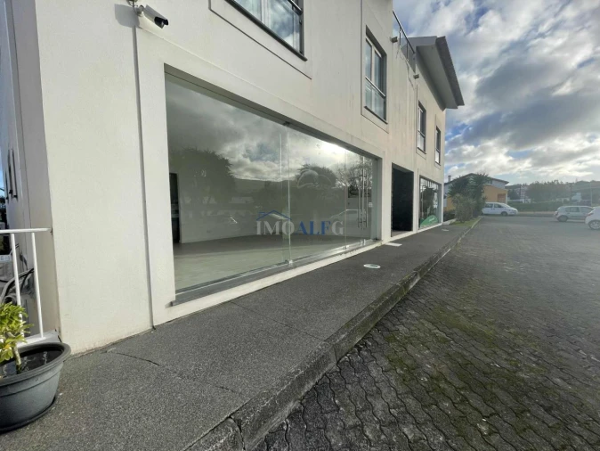 Loja para Arrendamento em Praia da Vitoria (Santa Cruz) Foto 17