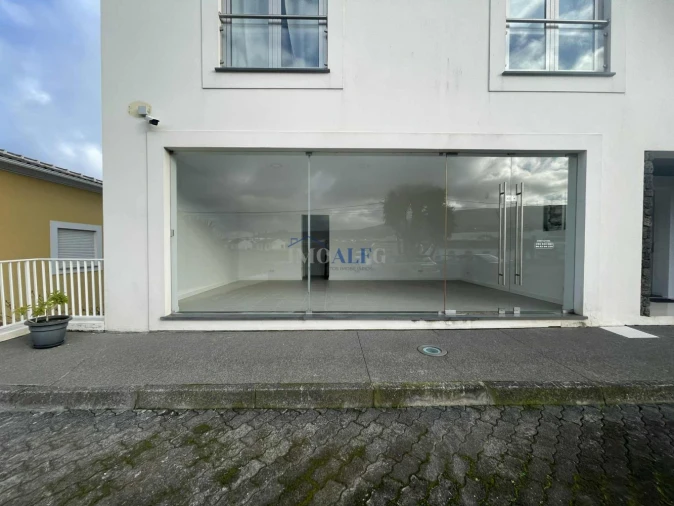 Loja para Arrendamento em Praia da Vitoria (Santa Cruz)