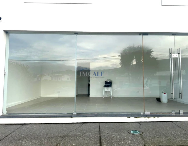 Loja para Arrendamento em Praia da Vitoria (Santa Cruz) Foto 11