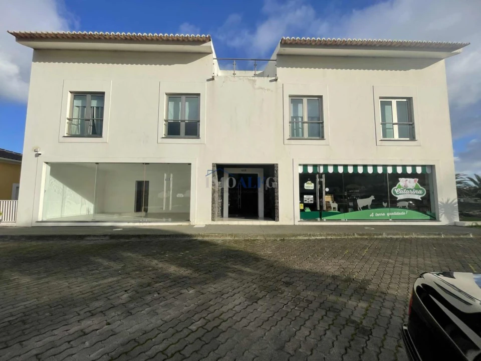 Loja para Arrendamento em Praia da Vitoria (Santa Cruz) Foto 2