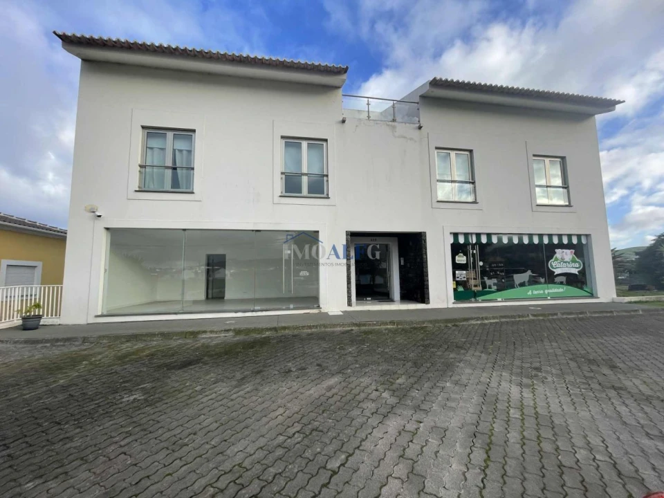 Loja para Arrendamento em Praia da Vitoria (Santa Cruz) Foto 16