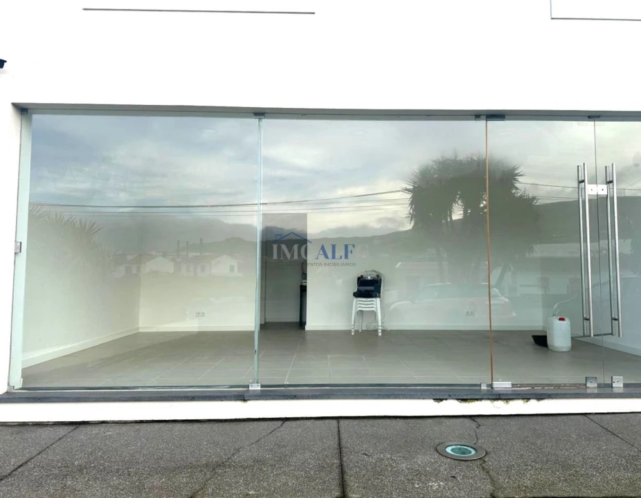 Loja para Arrendamento em Praia da Vitoria (Santa Cruz) Foto 11