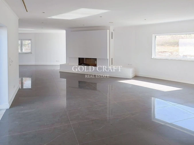 Moradia T4 para Venda em Queluz e Belas Foto 2