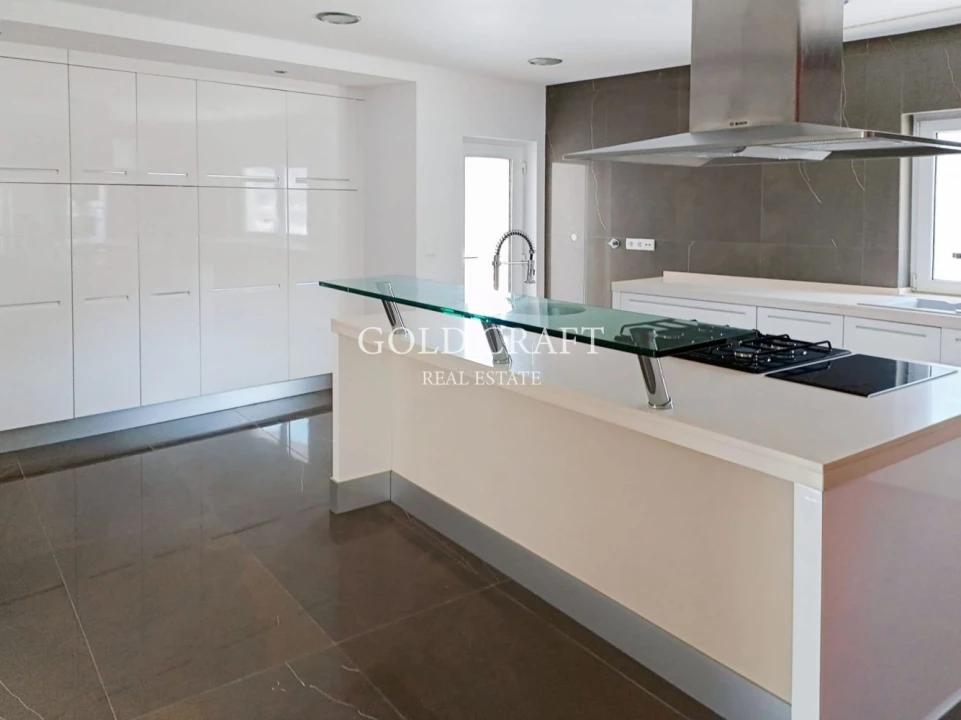 Moradia T4 para Venda em Queluz e Belas Foto 11