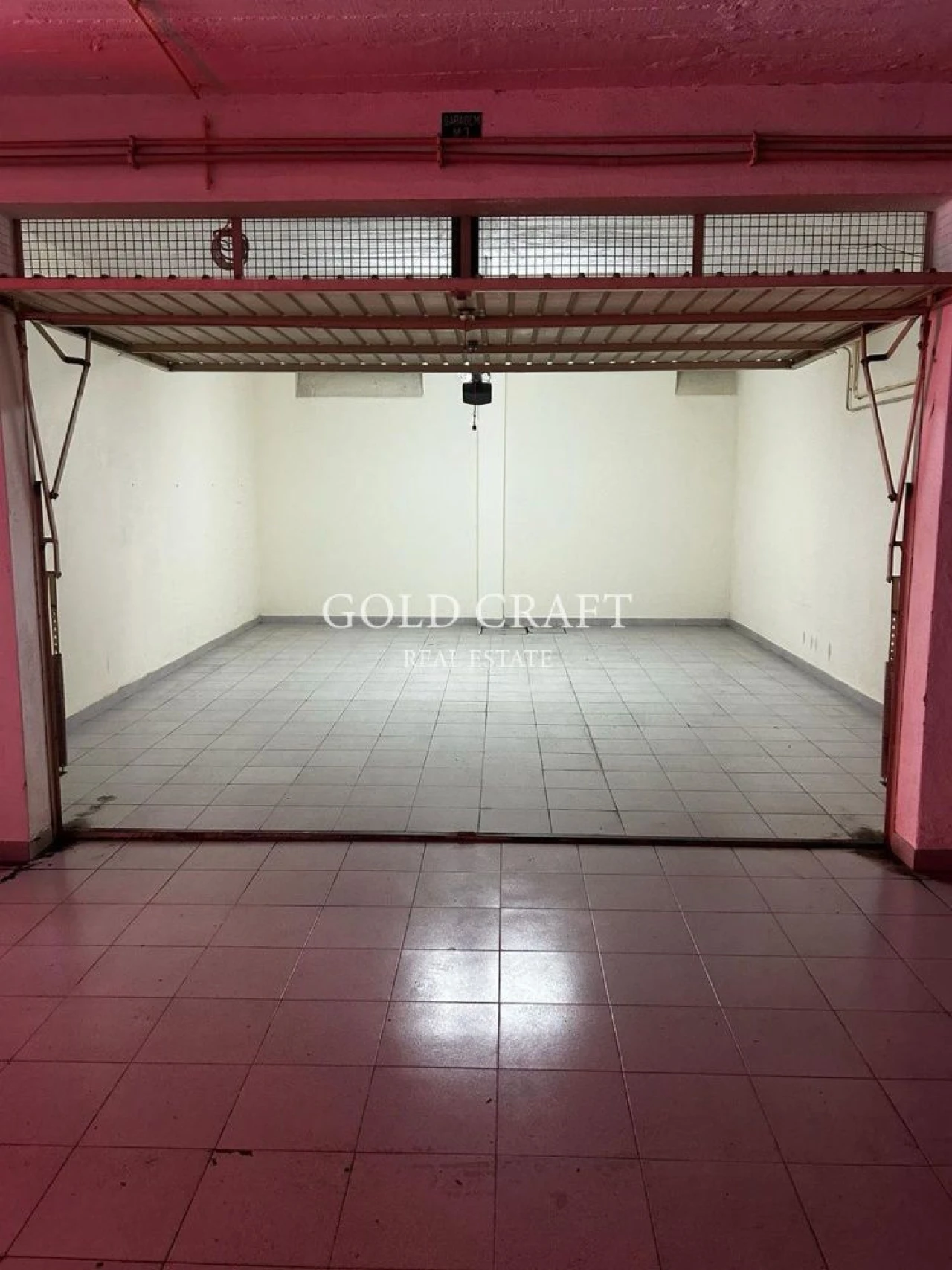 Garagem para Arrendamento em Mina de Água Foto 1